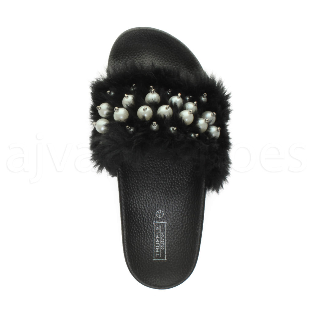 claquette avec de la fourrure